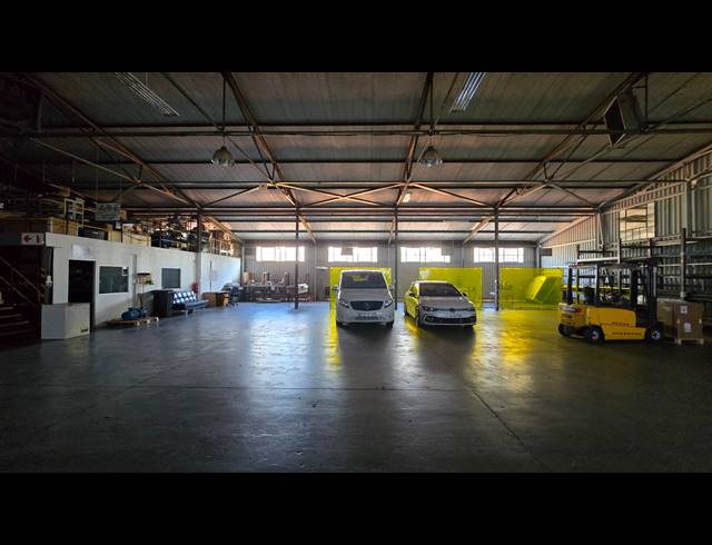 1,499M² WAREHOUSE TO LET IN EASTLEIGH